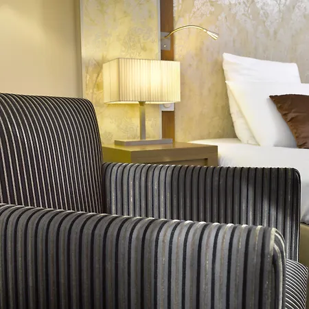 מלון Novotel Centre Gare Saint Jean 4*