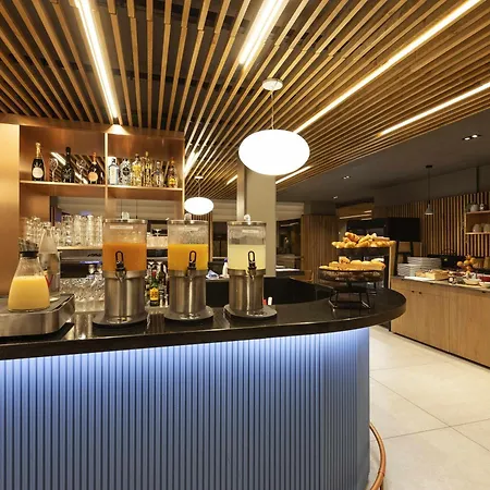 Novotel Centre Gare Saint Jean 4*