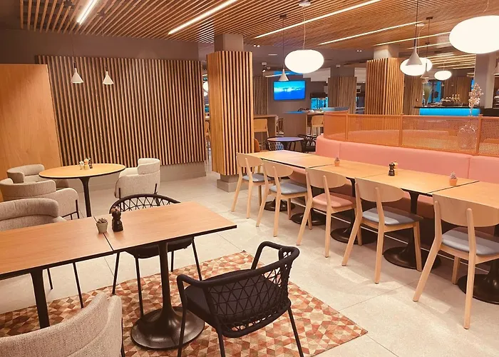 מלון Novotel Centre Gare Saint Jean 4*