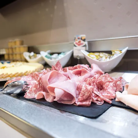 Novotel Centre Gare Saint Jean 호텔 4*